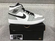 Cargar imagen en el visor de la galería, Air Jordan 1 Mid Light Smoke Grey 554724-092
