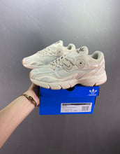 Cargar imagen en el visor de la galería, Adidas Astir Beige GV9200