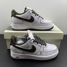 Cargar imagen en el visor de la galería, LV x Air Force 1 07 Low White Brown Metallic Gold BS8805-601