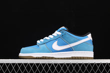 Cargar imagen en el visor de la galería, SB Dunk Low Pro Blue White Street Fighter Chun Li 304292-405