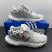 Cargar imagen en el visor de la galería, Adidas Day Jogger Boost Cloud White Metallic Silver FX6171