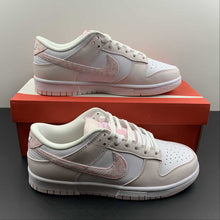 Cargar imagen en el visor de la galería, SB Dunk Low Essential Paisley Pack Pink White FD1449-100