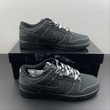 Cargar imagen en el visor de la galería, SB Dunk Low Black White DF0517-221