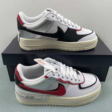 Cargar imagen en el visor de la galería, Air Force 1 Shadow White Silver Red FN6335-100