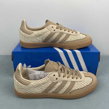 Cargar imagen en el visor de la galería, Adidas Samba OG Sand Strata Magic Beige Gum JR9446