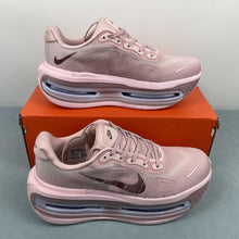 Cargar imagen en el visor de la galería, Nike Vomero Premium Particle Rose Burgundy HM5973-607