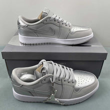 Cargar imagen en el visor de la galería, Air Jordan 1 Low OG Metallic Silver Neutral Grey White CZ0790-002