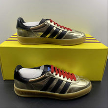 Cargar imagen en el visor de la galería, Adidas x Gucci Gazelle Metallic Gold Leather