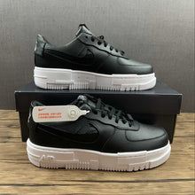 Cargar imagen en el visor de la galería, Air Force 1 PIXEL Black White CK6649-001