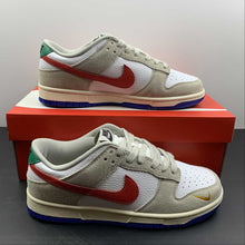 Cargar imagen en el visor de la galería, SB Dunk Low Light Iron Ore University Red Game Royal DV3497-001