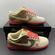 Cargar imagen en el visor de la galería, SB Dunk Low Pro Money Cat Golddust Gold Metallic 304292-771