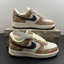 Cargar imagen en el visor de la galería, Air Force 1 Low Brown White Black BX5815-536