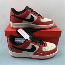 Cargar imagen en el visor de la galería, Air Force 1 07 Low Red Black White BS9055-718