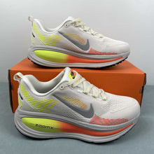 Cargar imagen en el visor de la galería, Nike Zoom Vomero 18 Orange Green HQ2157-003