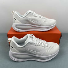 Cargar imagen en el visor de la galería, Nike Zoom Vomero 18 White White Photon Dust HM6803-106