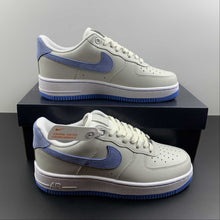Cargar imagen en el visor de la galería, Air Force 1 Low LXX Summit White University Blue DX1193-100
