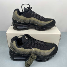 Cargar imagen en el visor de la galería, Undefeated x Air Max 95 Medium Olive IB4523-200