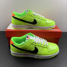 Cargar imagen en el visor de la galería, SB Dunk Low Glow in the Dark Venom Green Black Glow FJ4610-702