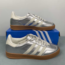 Cargar imagen en el visor de la galería, Adidas Gazelle Indoor Silver Metallic Core White Core Black JR1206