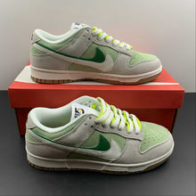 Cargar imagen en el visor de la galería, SB Dunk Low SE 85 Grey Green Brown DO9457-116