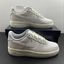 Cargar imagen en el visor de la galería, Air Force 1 07 Low Summit White Sail Wolf Grey DX2678-100