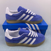 Cargar imagen en el visor de la galería, Adidas Gazelle Indoor Scarlet Blue Fusion Cloud White Gold Metallic HQ8717