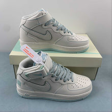 Cargar imagen en el visor de la galería, Undefeated x Air Force 1 07 Mid Light Blue White GB5969-002