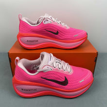 Cargar imagen en el visor de la galería, Nike Zoom Vomero PLUS Hyper Pink Burgundy Crush HV8154-604