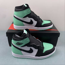 Cargar imagen en el visor de la galería, Air Jordan 1 Retro High OG Bright Green Black White DZ5485-130