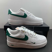 Cargar imagen en el visor de la galería, Air Force 1 Low Sail Malachite White Gold Metallic DQ7658-101