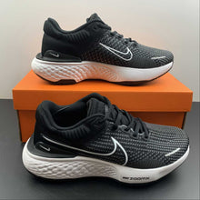 Cargar imagen en el visor de la galería, ZOOMX Invincible Run FK 2 Black White DH5425-001