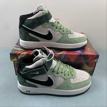 Cargar imagen en el visor de la galería, Air Force 1 07 Mid Light Green Black White CG9908-103