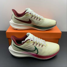 Cargar imagen en el visor de la galería, Air Zoom Pegasus 39 Rattan Gorge Green Team Red FB7161-231