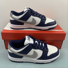 Cargar imagen en el visor de la galería, SB Dunk Low Summit White Midnight Navy Light Smoke Grey FD9749-400