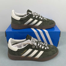 Cargar imagen en el visor de la galería, Adidas Handball Spezial Olive Strata Gum KI5940