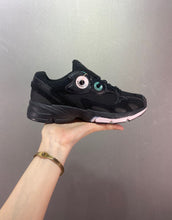 Cargar imagen en el visor de la galería, Adidas Astir Core Black Core Black Purple GW5370