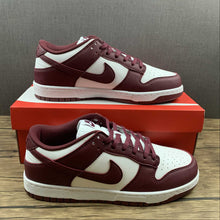 Cargar imagen en el visor de la galería, SB Dunk Low Bordeaux Team Red White DD1503-108