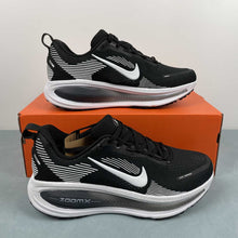 Cargar imagen en el visor de la galería, Nike Zoom Vomero 18 Black Summit White Coconut Milk Lt HM6806-007