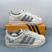 Cargar imagen en el visor de la galería, Adidas Superstar x Stussy HS3085
