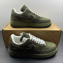 Cargar imagen en el visor de la galería, Louis Vuitton Trainer Snaker x Air Force 1 Green Camo LK0229