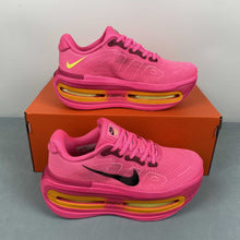 Cargar imagen en el visor de la galería, Nike Vomero Premium Peach Pink HQ2050-416