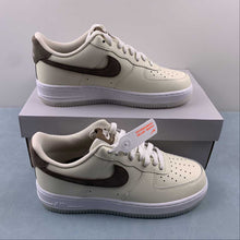 Cargar imagen en el visor de la galería, Air Force 1 07 Low Sail Khaki Coconut Milk White FN5832-101