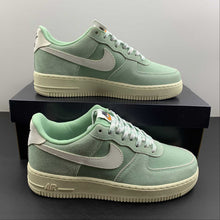 Cargar imagen en el visor de la galería, Air Force 1 07 Low LV8 Enamel Green Alpha Orange Sail DO9801-300