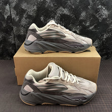 Cargar imagen en el visor de la galería, Adidas Yeezy Boost 700 V2 Grey Brown FU7914