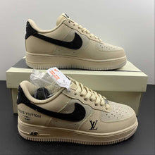 Cargar imagen en el visor de la galería, LV x Air Force 1 07 Low Black White Gray BS6055-202
