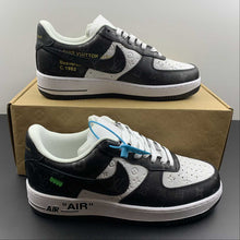 Cargar imagen en el visor de la galería, LV x Air Force 1 07 Low Black White Monogram LV3369-100