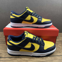 Cargar imagen en el visor de la galería, SB Dunk Low Michigan Varsity Maize Midnight Navy-White DD1391-700