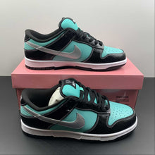 Cargar imagen en el visor de la galería, SB Dunk Low Tiffany Diamond 304292-402