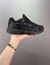 Cargar imagen en el visor de la galería, Adidas Astir Black GZ4341