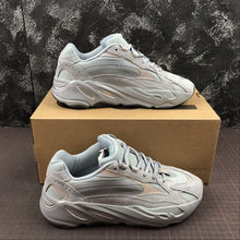 Cargar imagen en el visor de la galería, Adidas Yeezy Boost 700 V2 Hosblu FV8424